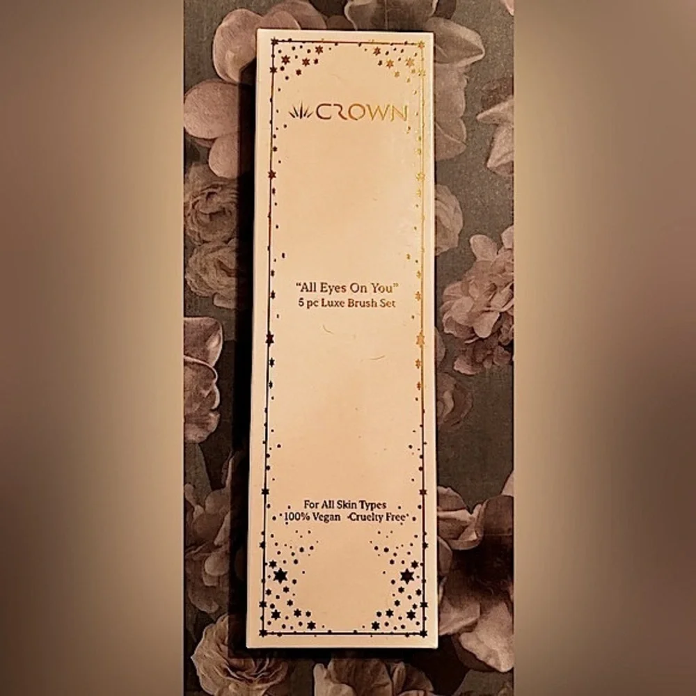 Brand new, Crown “All Eyes on You” 5 piece Luxe makeup brush set